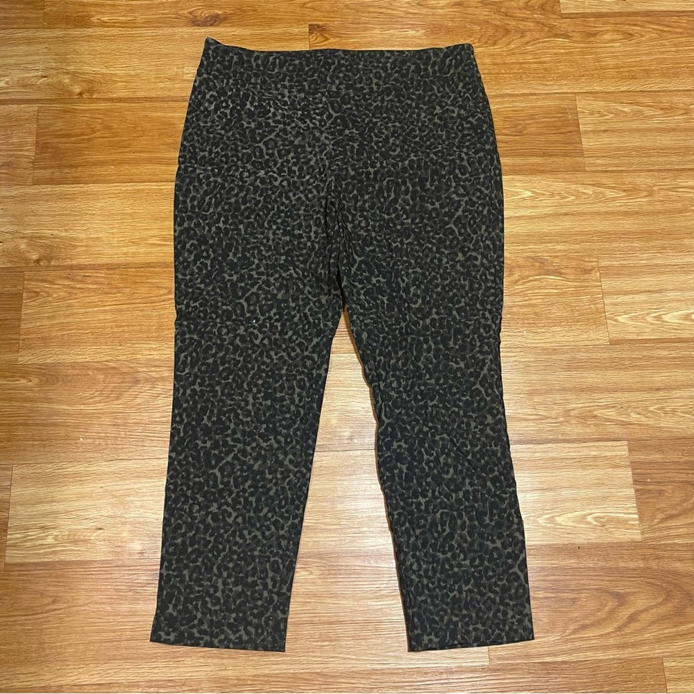 Counterparts High Rise Legging in Green Black Leopard Print, US Size 16